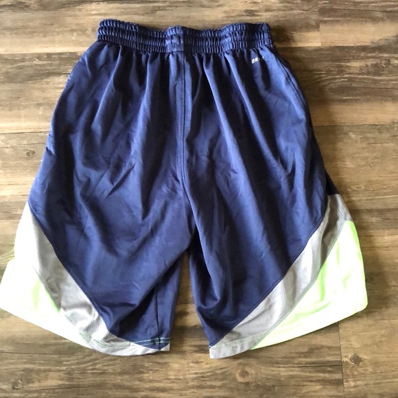Nike Dri Fit Athletic Shorts size Medium - Picture 4 of 8